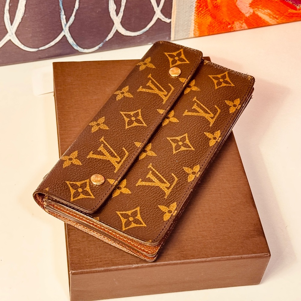 Louis Vuitton Brown and Gold Monogram Clutch - Picture 13 of 16